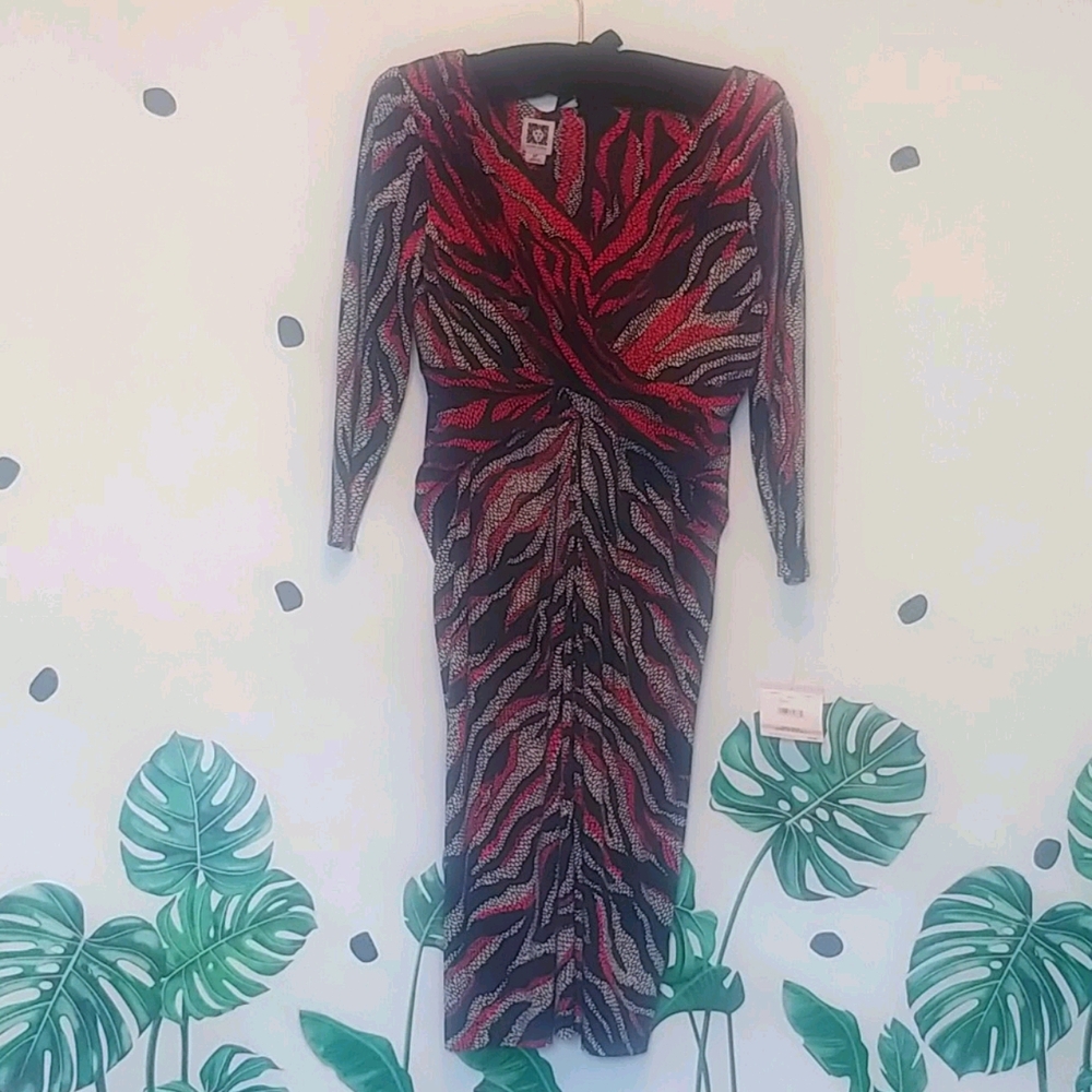 Beautiful dress - Picture 1 of 4